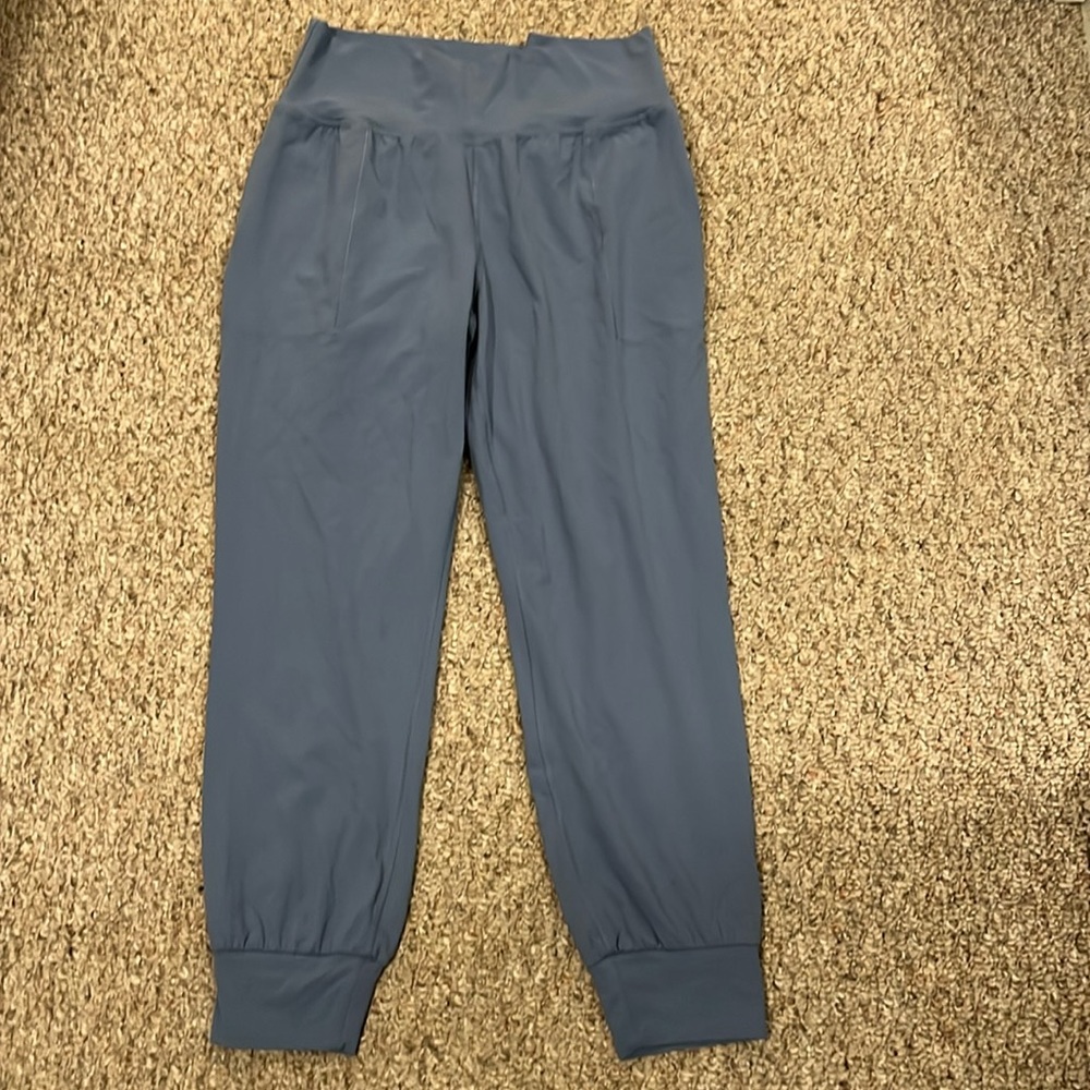 Athletea salutation jogger pant size large